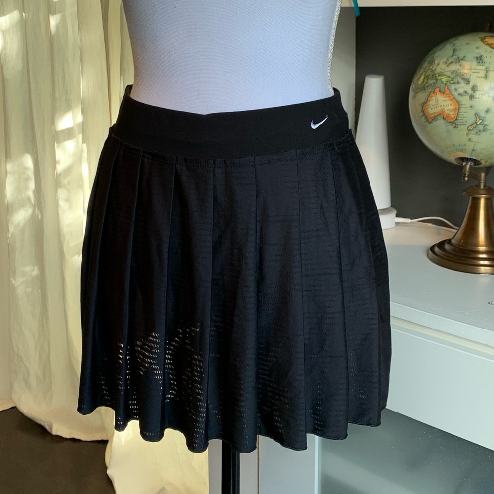 Black tennis skorts